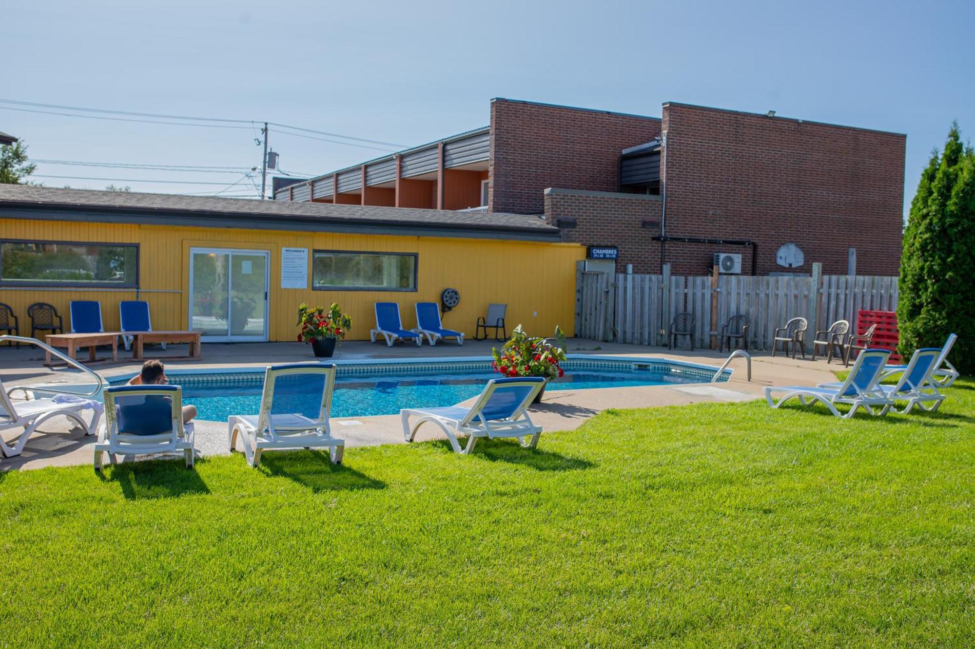 Complexe Hotelier Escoumins Les Escoumins Exterior photo